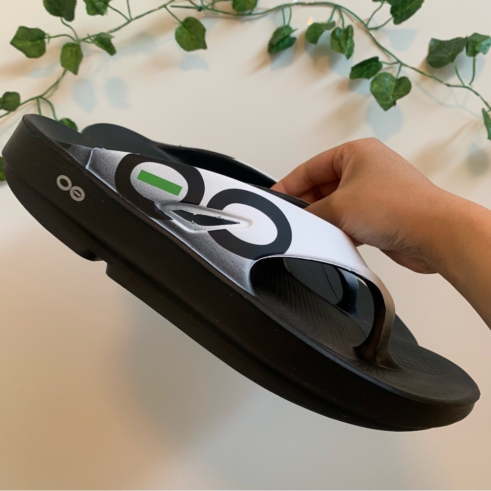 Never Worn OOFOS Unisex OOriginal Sport Sandals